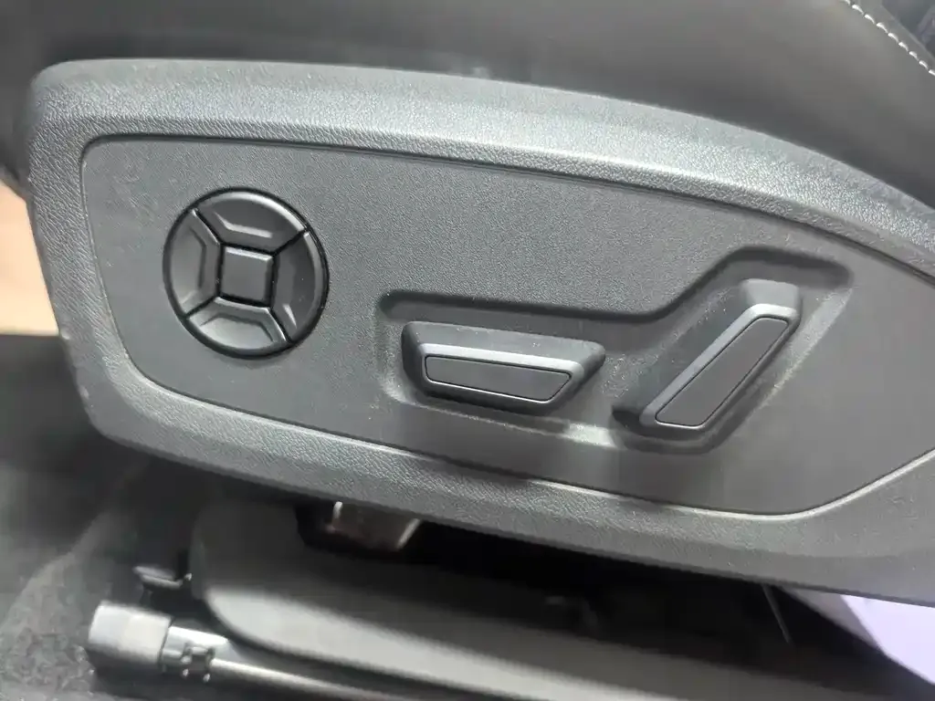 Audi Q4 e-tron — фото 10
