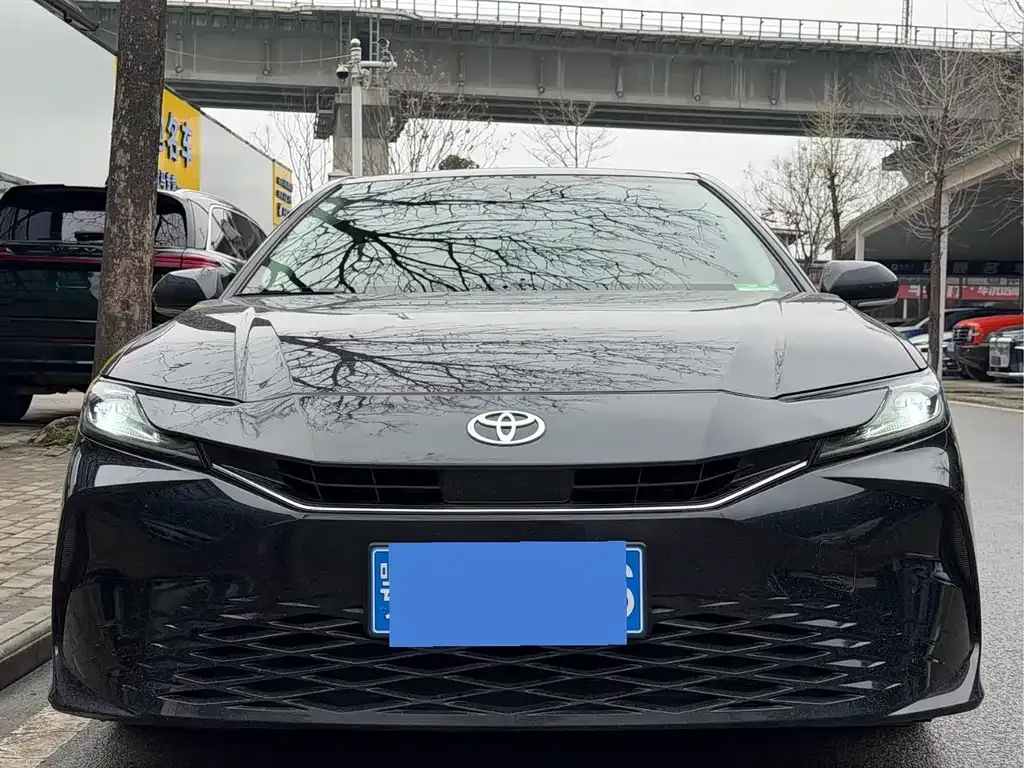 Toyota Camry — фото 9
