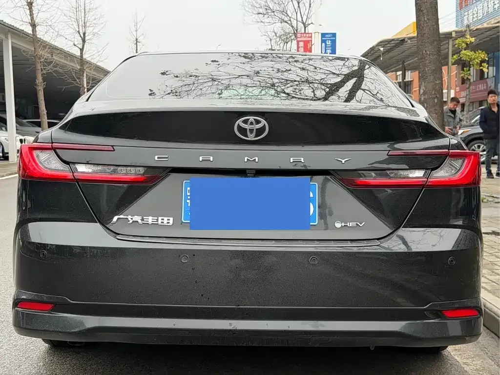 Toyota Camry — фото 5