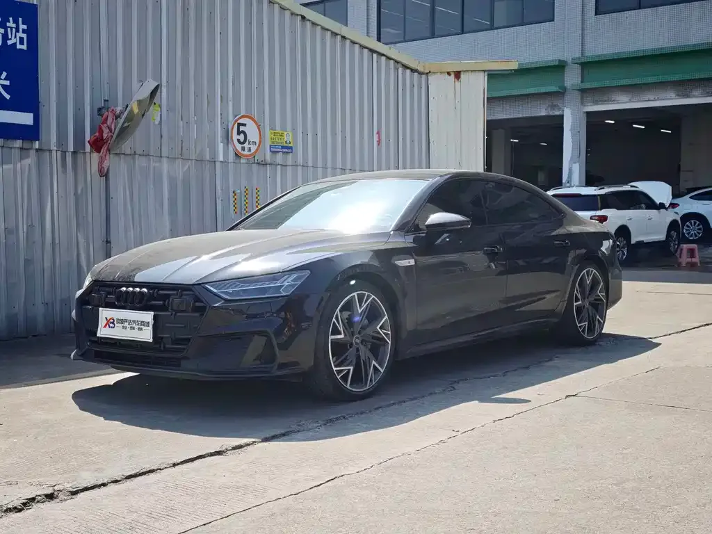 Audi A7L — фото 1