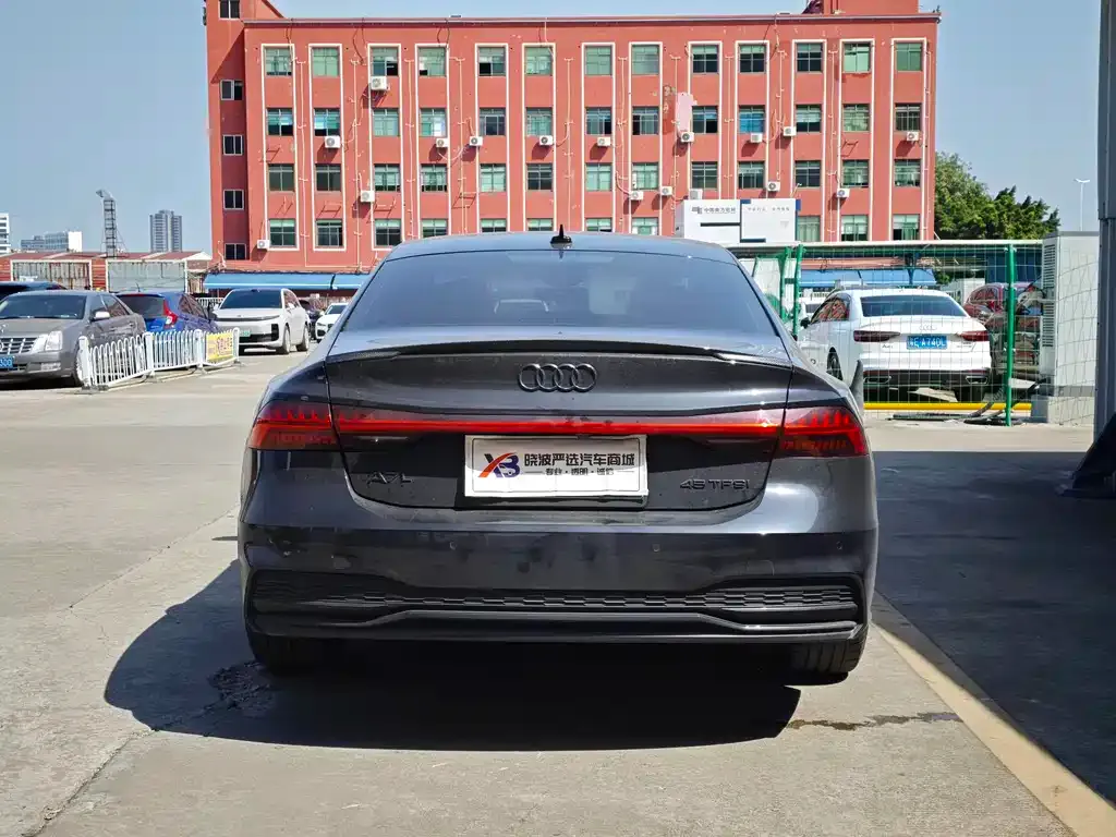 Audi A7L — фото 8