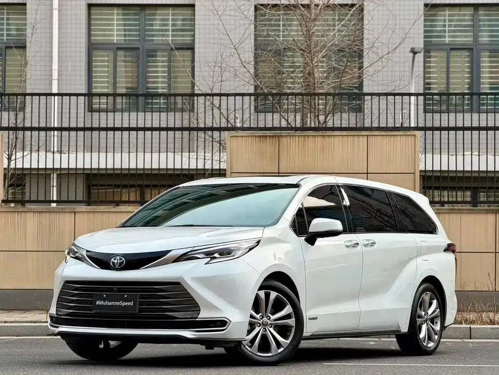Toyota Sienna 2024 из CN, фото 1