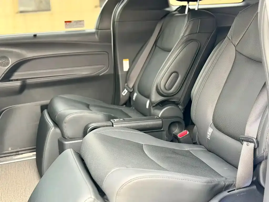 Toyota Sienna 2024 из CN, фото 8