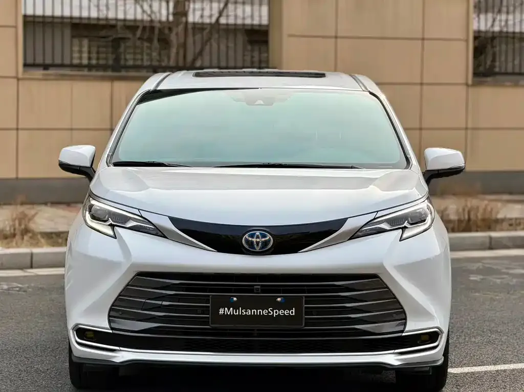 Toyota Sienna 2024 из CN, фото 4