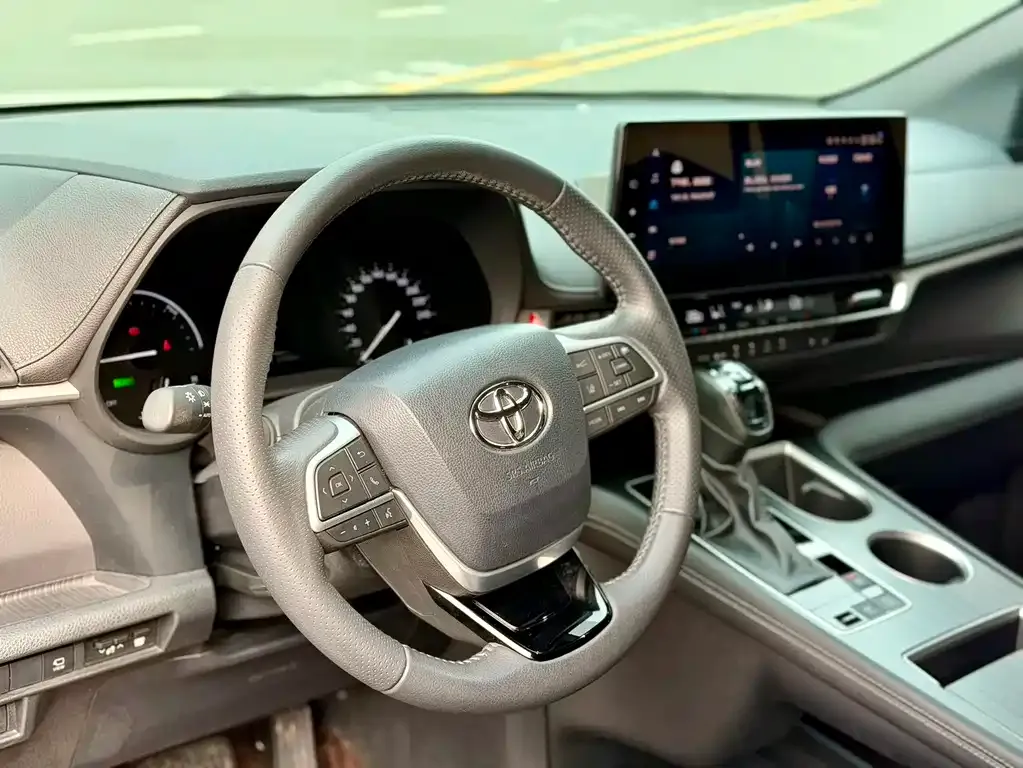 Toyota Sienna 2024 из CN, фото 9