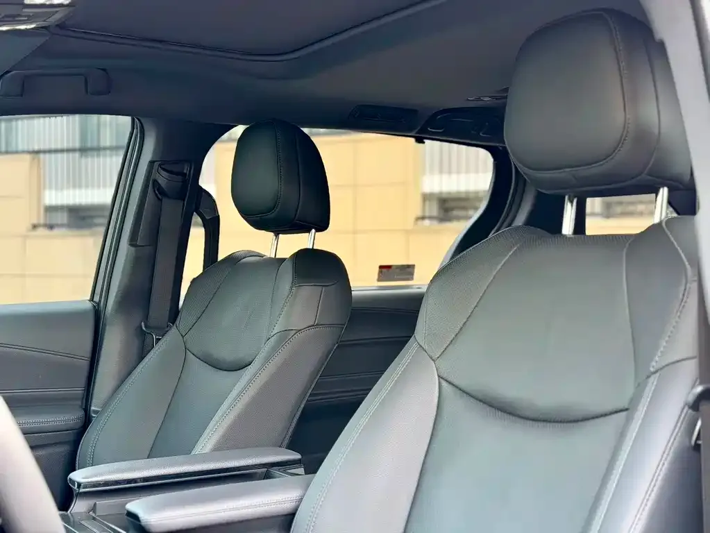 Toyota Sienna 2024 из CN, фото 6