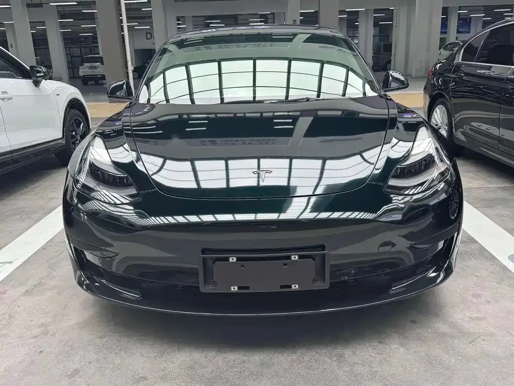 Tesla Model 3 — фото 1