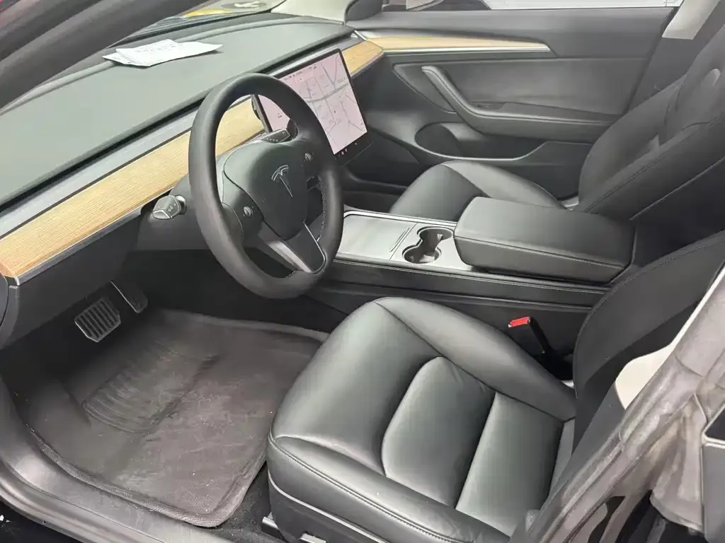 Tesla Model 3 — фото 2