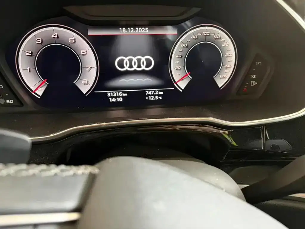 Audi Q3 2023 из CN, фото 2