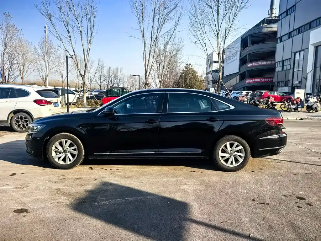 Volkswagen Passat — фото 1
