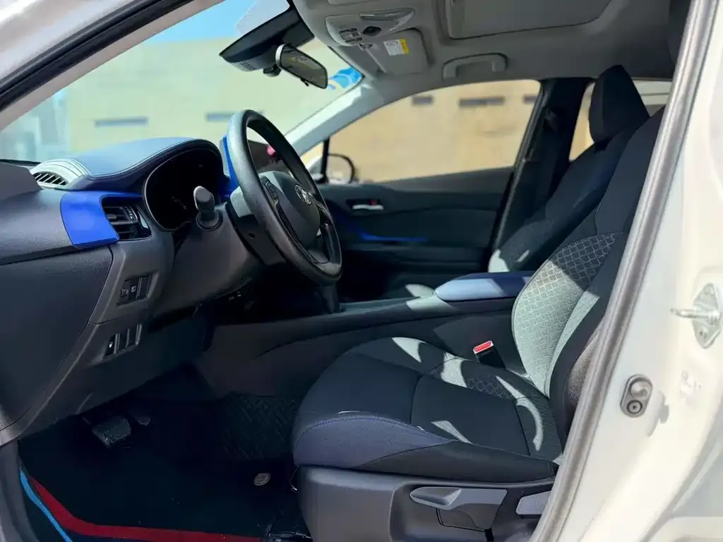 Toyota C-HR 2023 из CN, фото 5