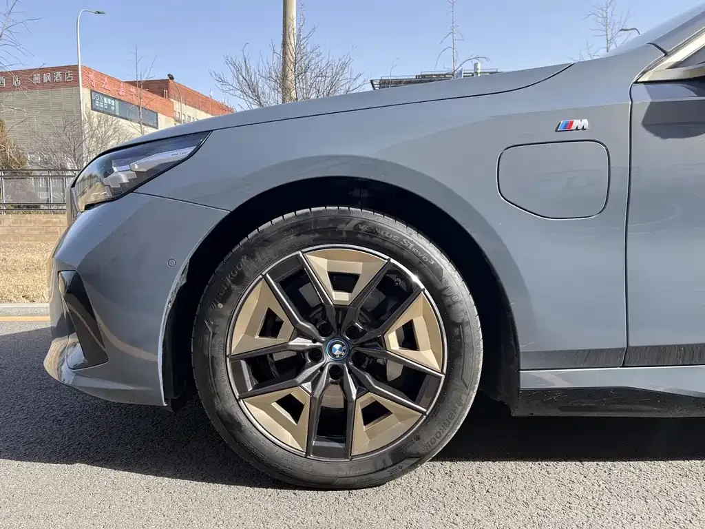 BMW i5 2025 из CN, фото 2
