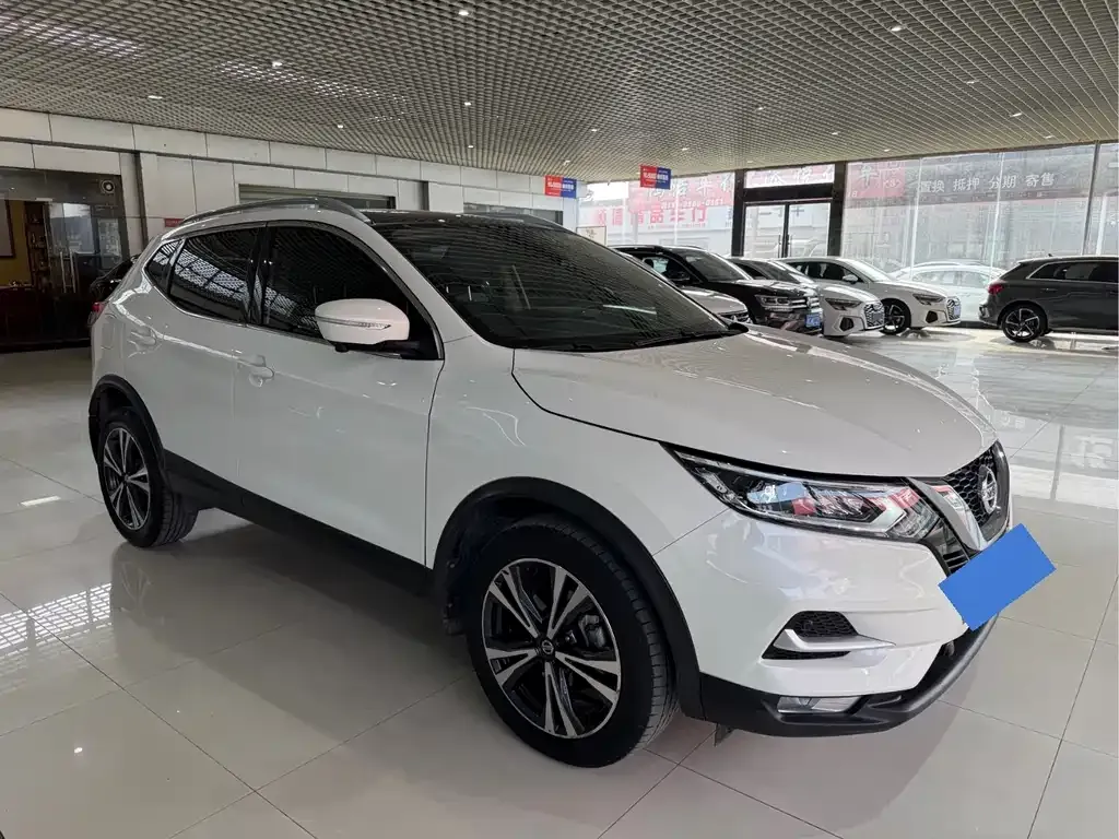 Nissan Qashqai — фото 7
