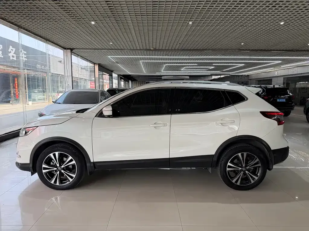 Nissan Qashqai — фото 2