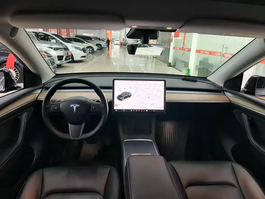 Tesla Model Y — фото 5