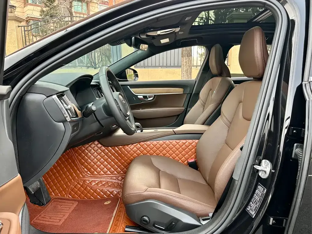 Volvo S90 2024 из CN, фото 6
