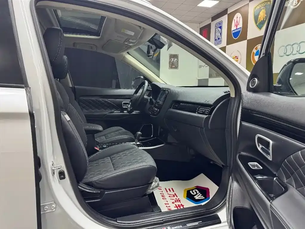 Mitsubishi Outlander — фото 10