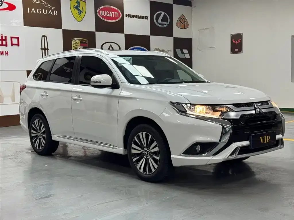 Mitsubishi Outlander — фото 6