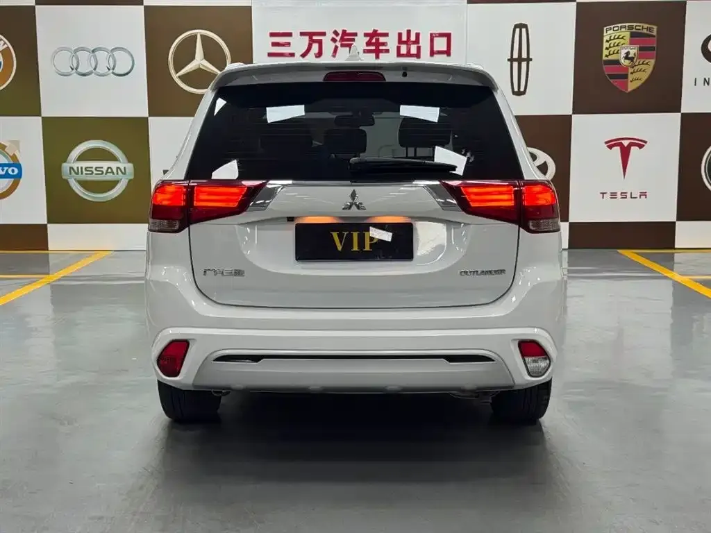 Mitsubishi Outlander — фото 7