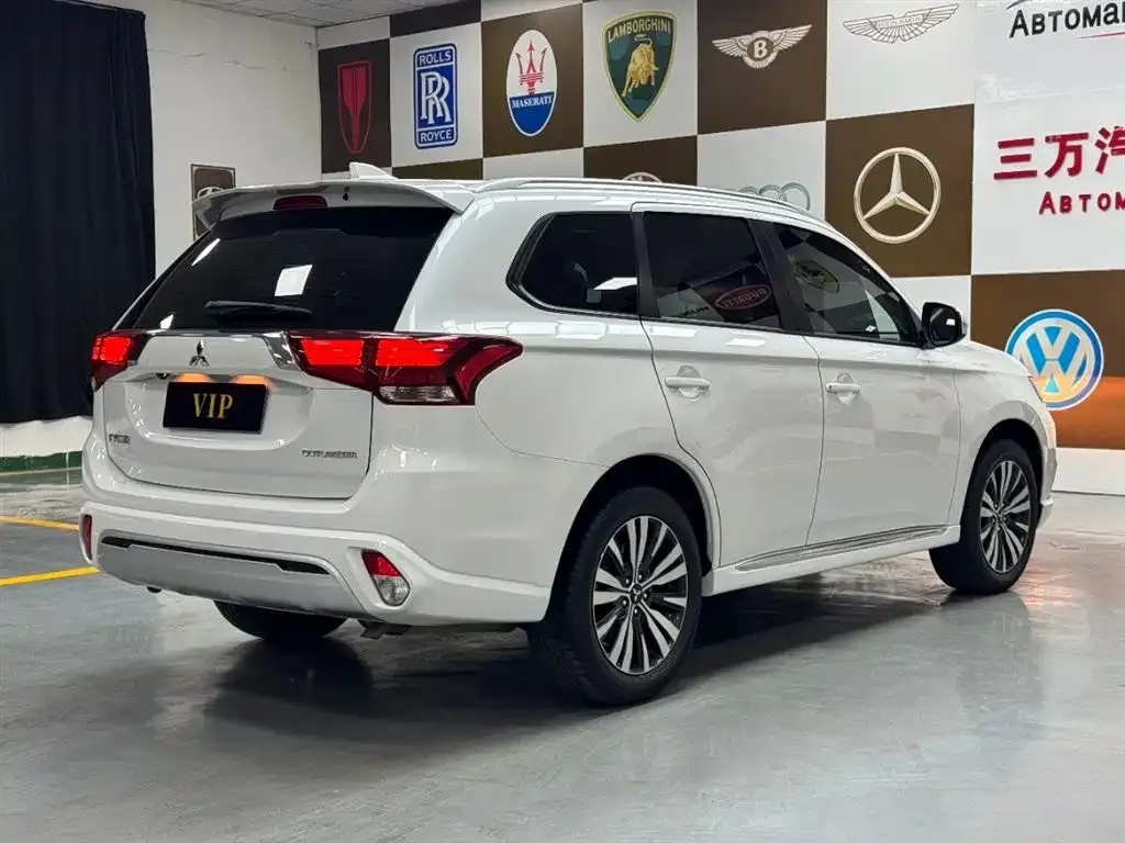 Mitsubishi Outlander — фото 4