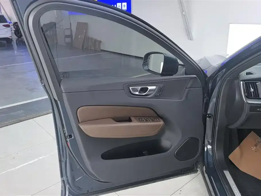 Volvo XC60 2024 из CN, фото 7