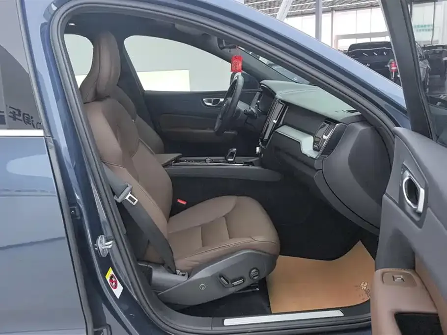 Volvo XC60 2024 из CN, фото 6