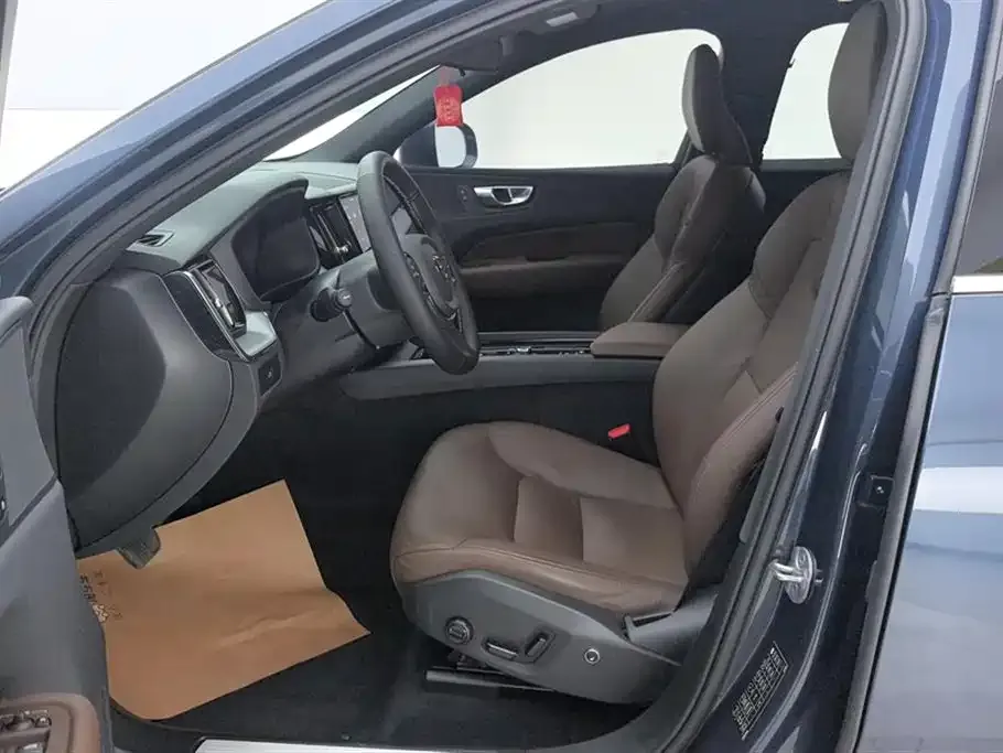 Volvo XC60 2024 из CN, фото 4