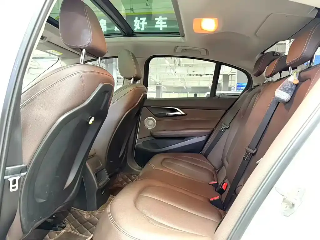 BMW 1 Series 2022 из CN, фото 3