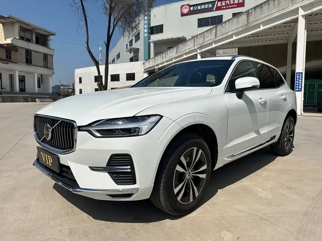 Volvo XC60 — фото 1