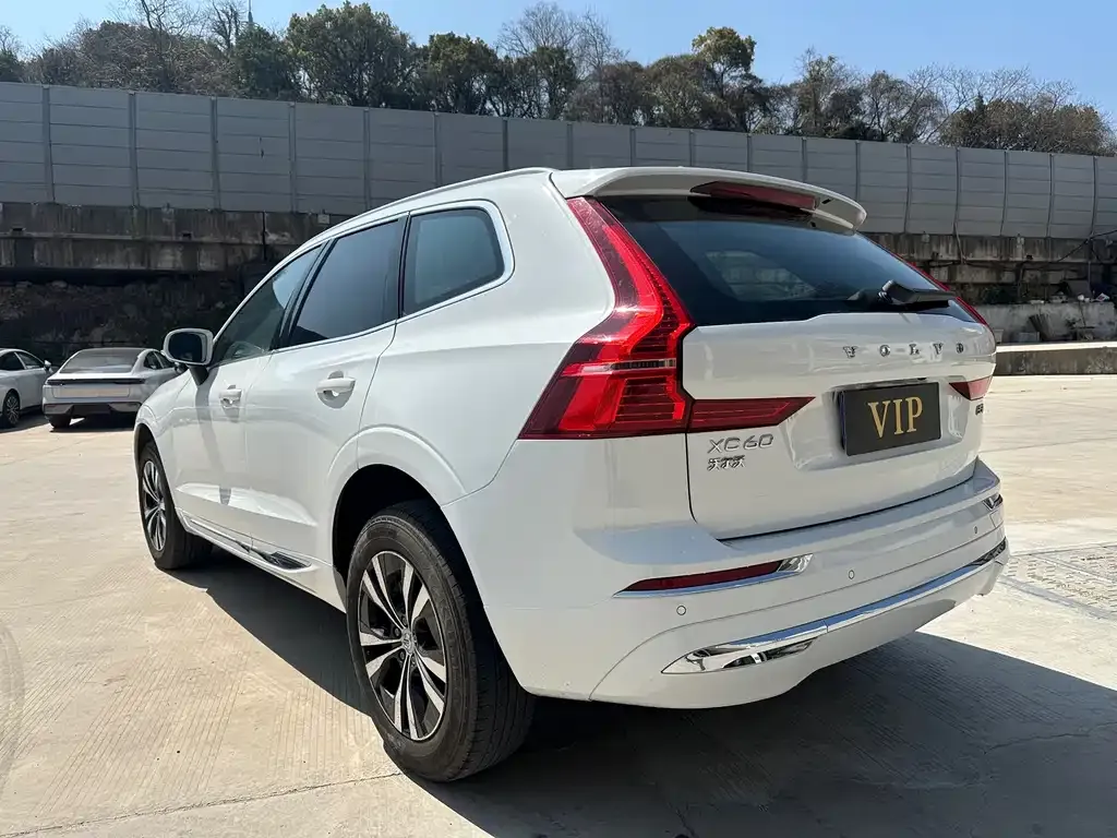 Volvo XC60 — фото 9