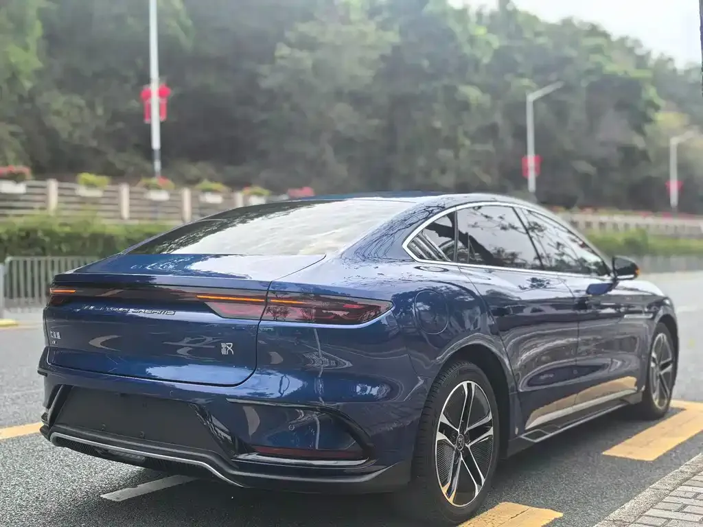 BYD Han — фото 10