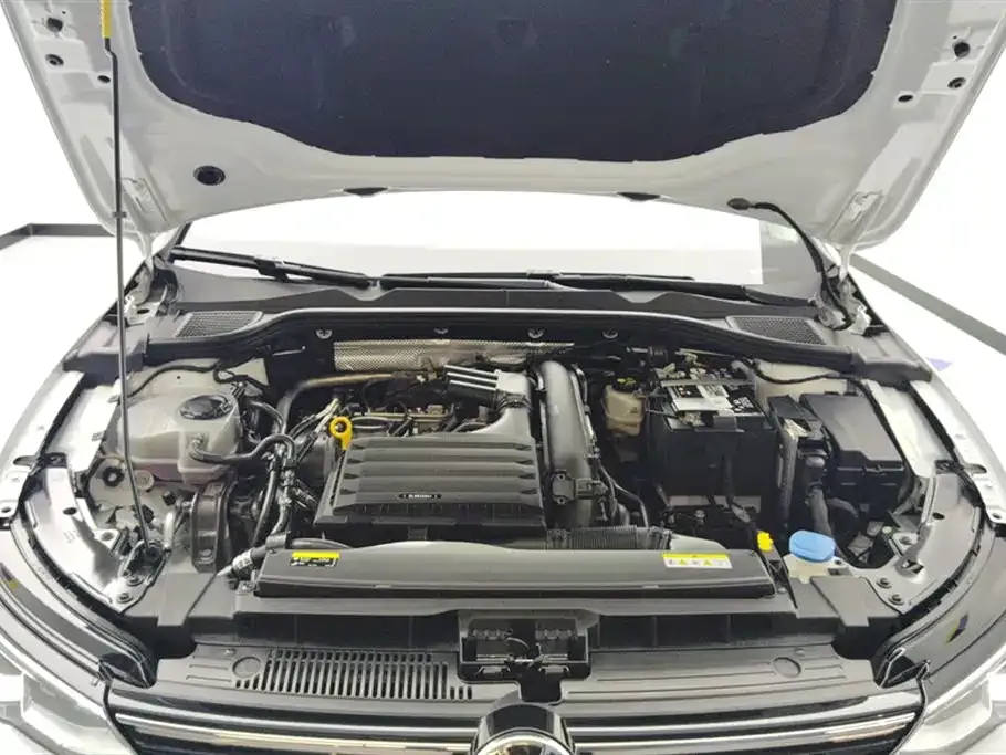 Volkswagen Golf 2023 из CN, фото 10
