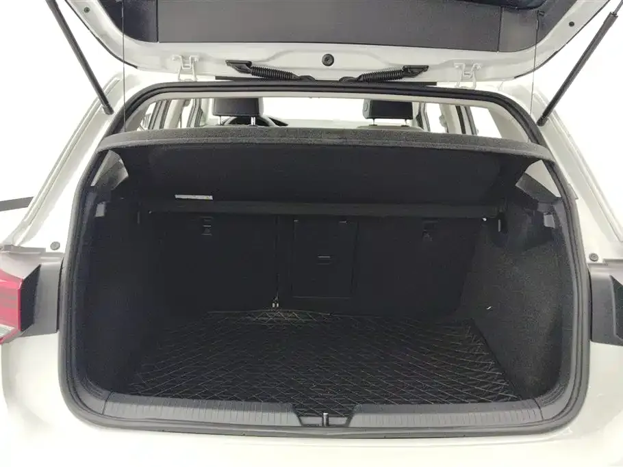Volkswagen Golf 2023 из CN, фото 9