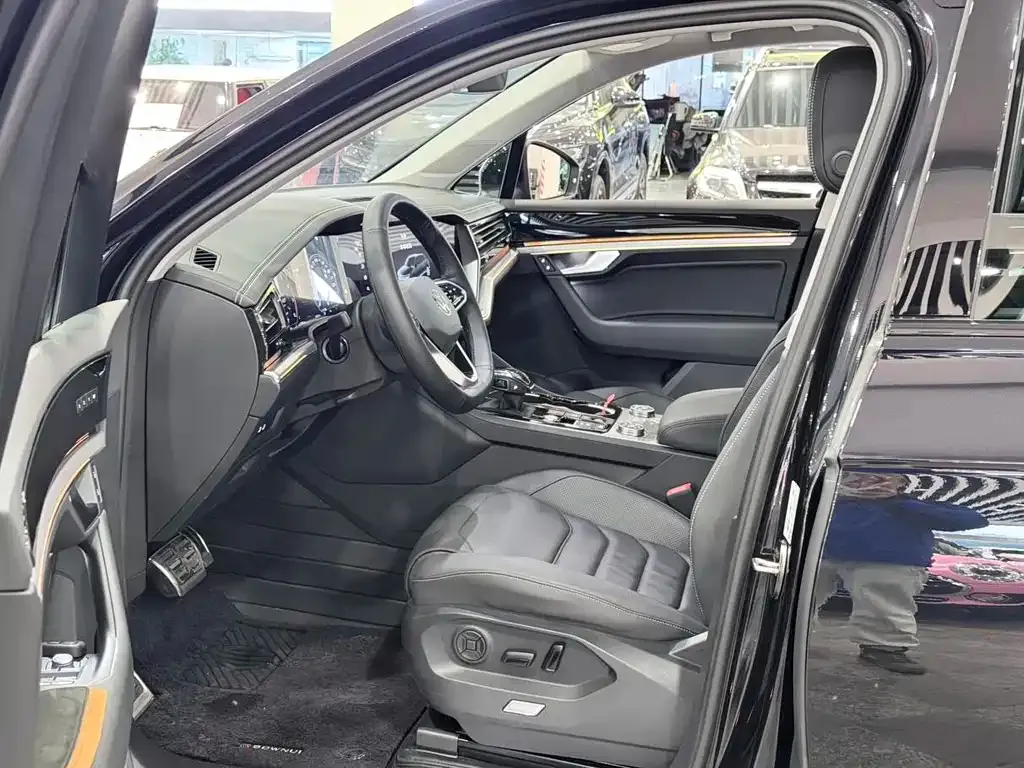 Volkswagen Touareg 2022 из CN, фото 10