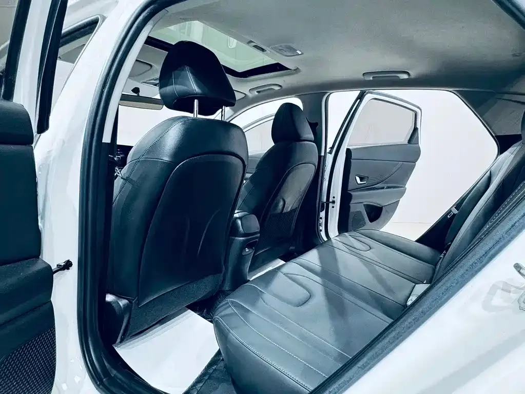 Hyundai Elantra 2021 из CN, фото 9