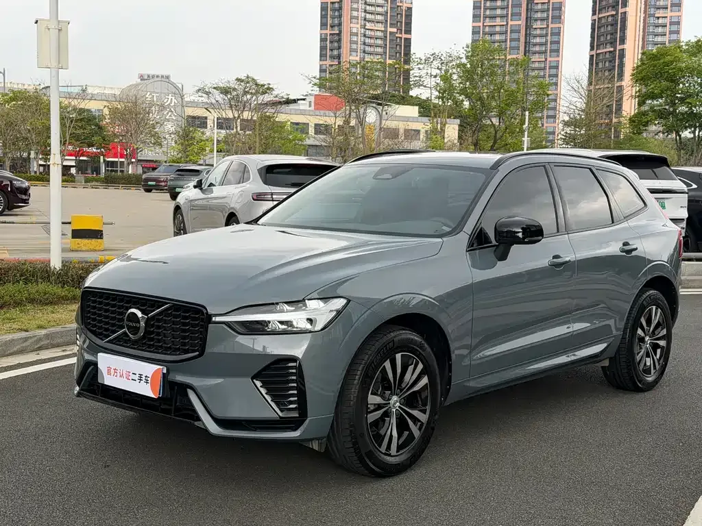 Volvo XC60 — фото 1