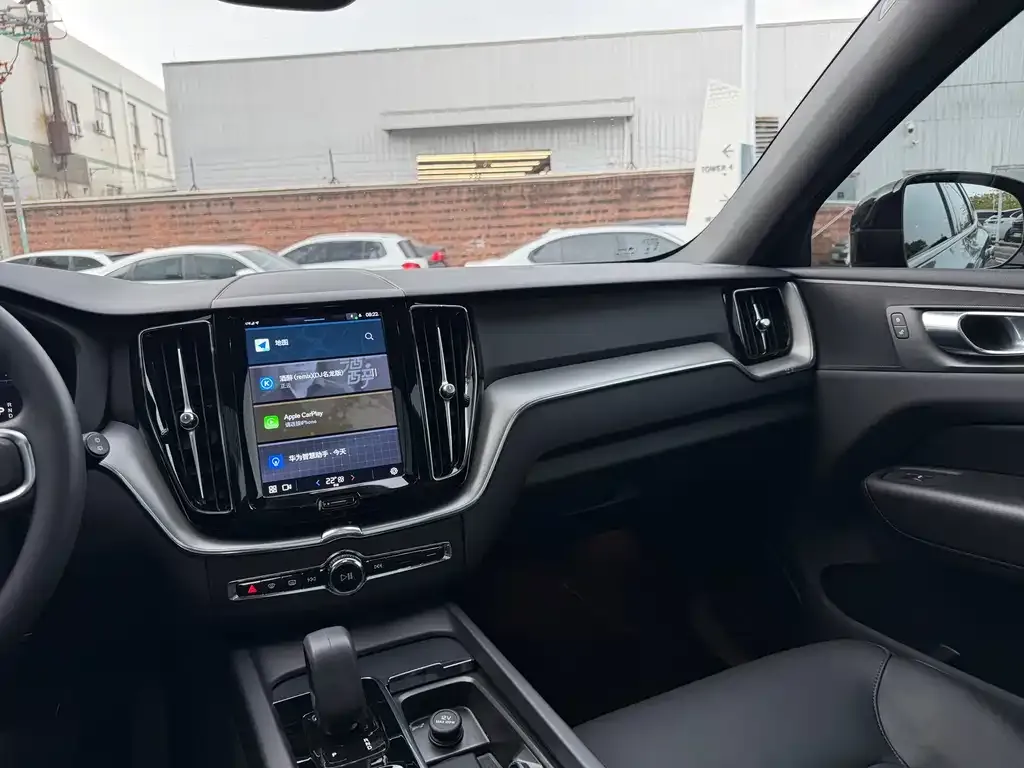 Volvo XC60 — фото 10