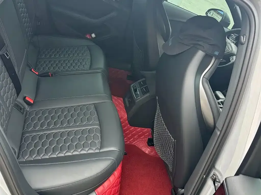 Audi RS 4 2024 из CN, фото 3