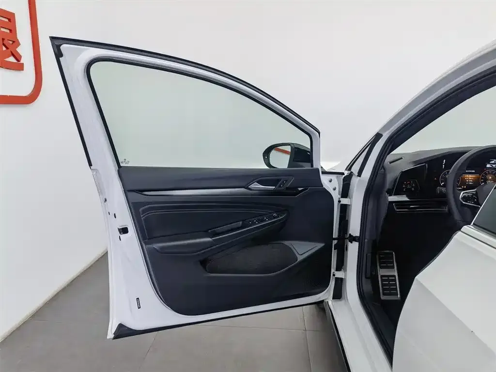 Volkswagen Golf 2021 из CN, фото 3