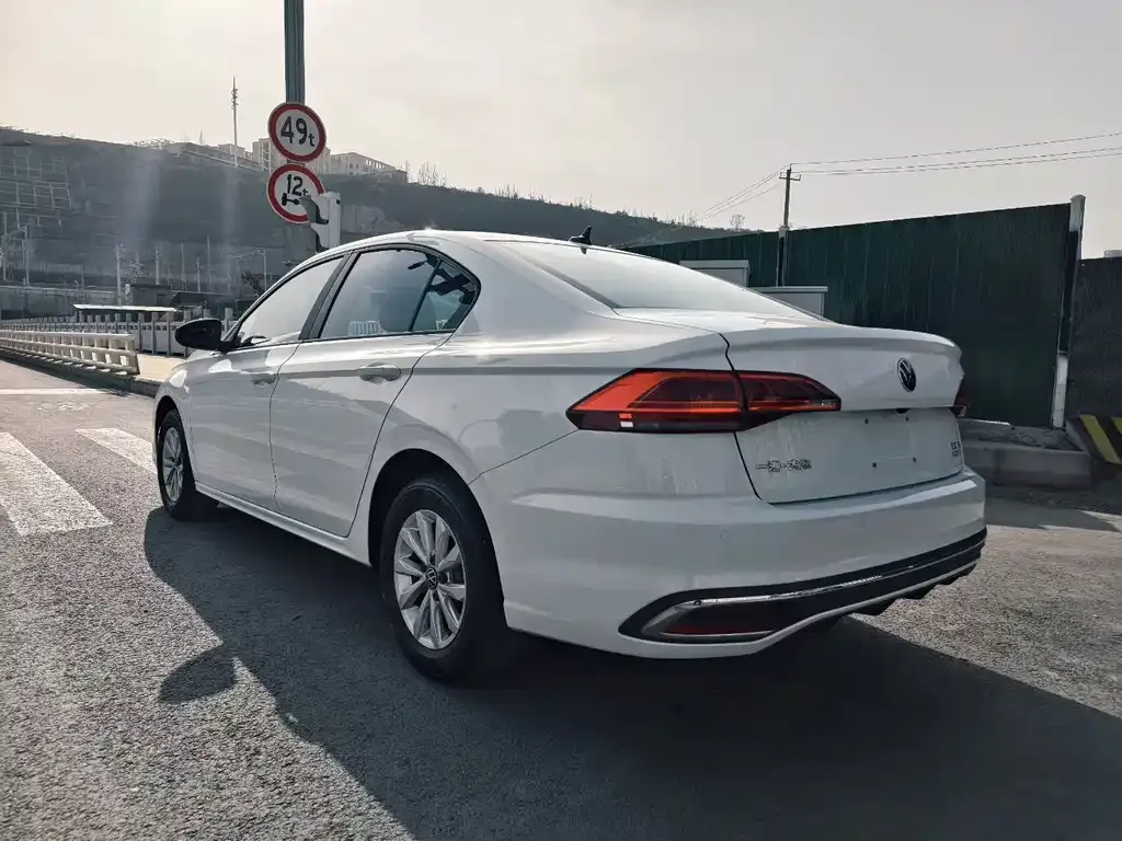 Volkswagen Bora 2024 из CN, фото 4