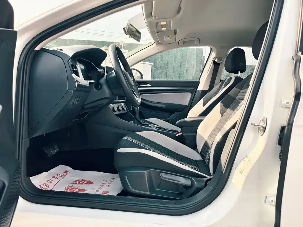 Volkswagen Bora 2024 из CN, фото 7