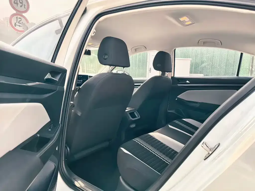 Volkswagen Bora 2024 из CN, фото 3
