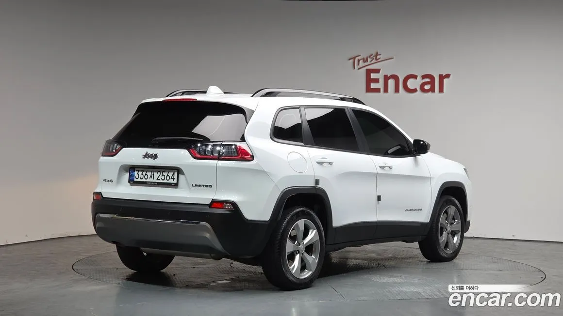 Jeep Cherokee — фото 9