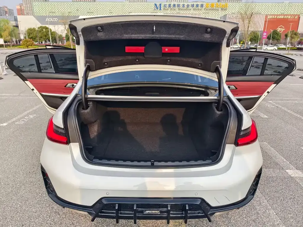 BMW 3 Series 2023 из CN, фото 10