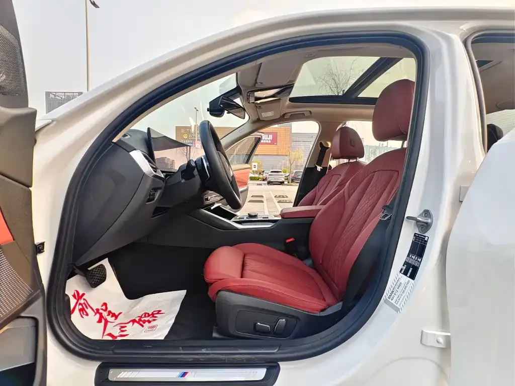 BMW 3 Series 2023 из CN, фото 2