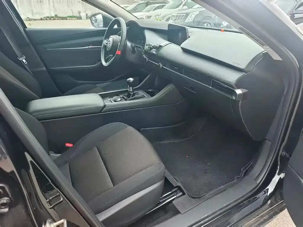 Mazda 3 Axela 2024 из CN, фото 2