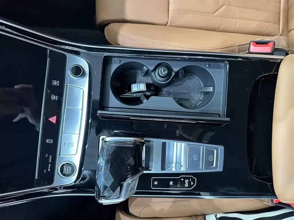 Audi A8 2024 из CN, фото 8