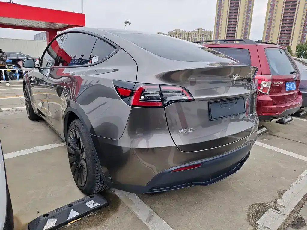 Tesla Model Y — фото 7
