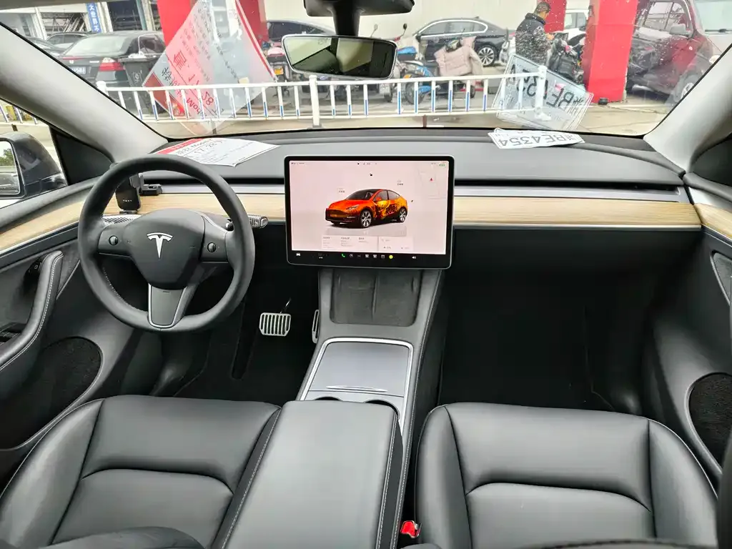 Tesla Model Y — фото 8