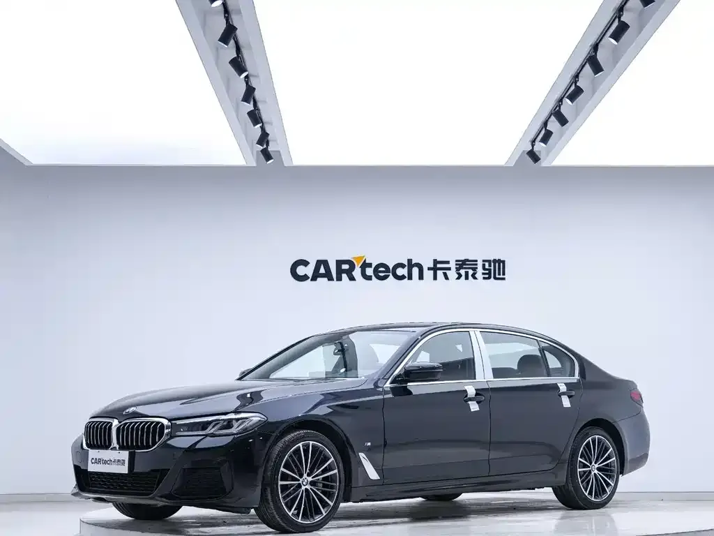 BMW 5 Series — фото 1